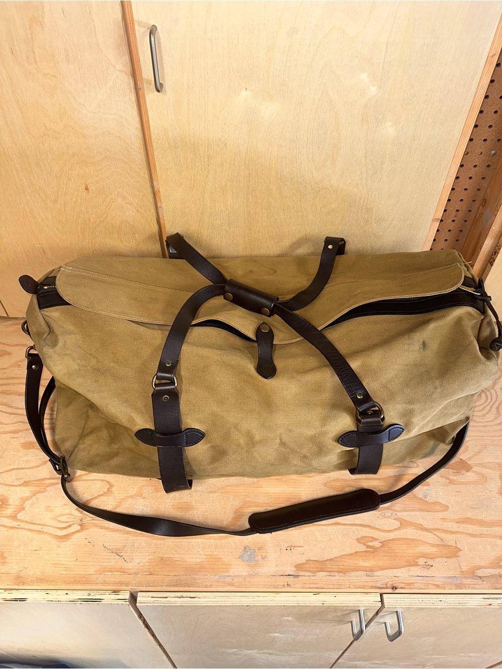 FILSON Canvas Weekender Duffel Bag in Olive Green with Dark Brown Straps